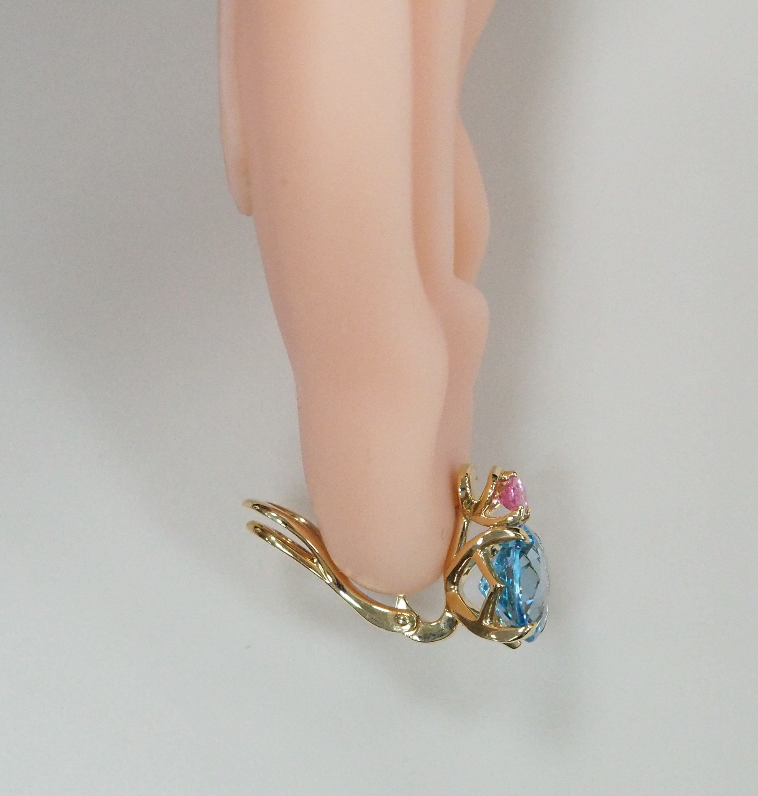 Серьги из желтого золота с топазами и розовой шпинелью